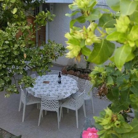 Apartman Restovic Bol Esterno foto