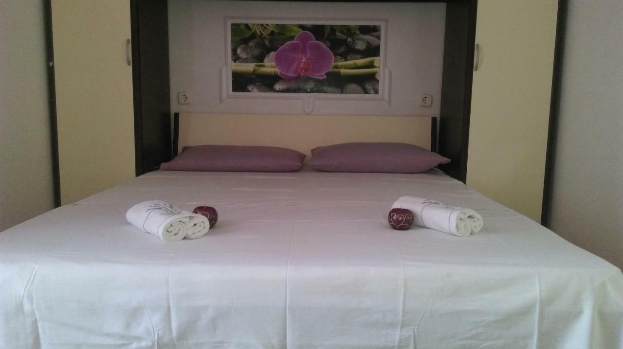 Apartman Restovic Bol Esterno foto