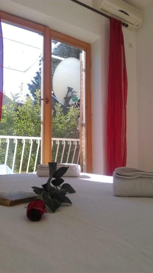 Apartman Restovic Bol Esterno foto