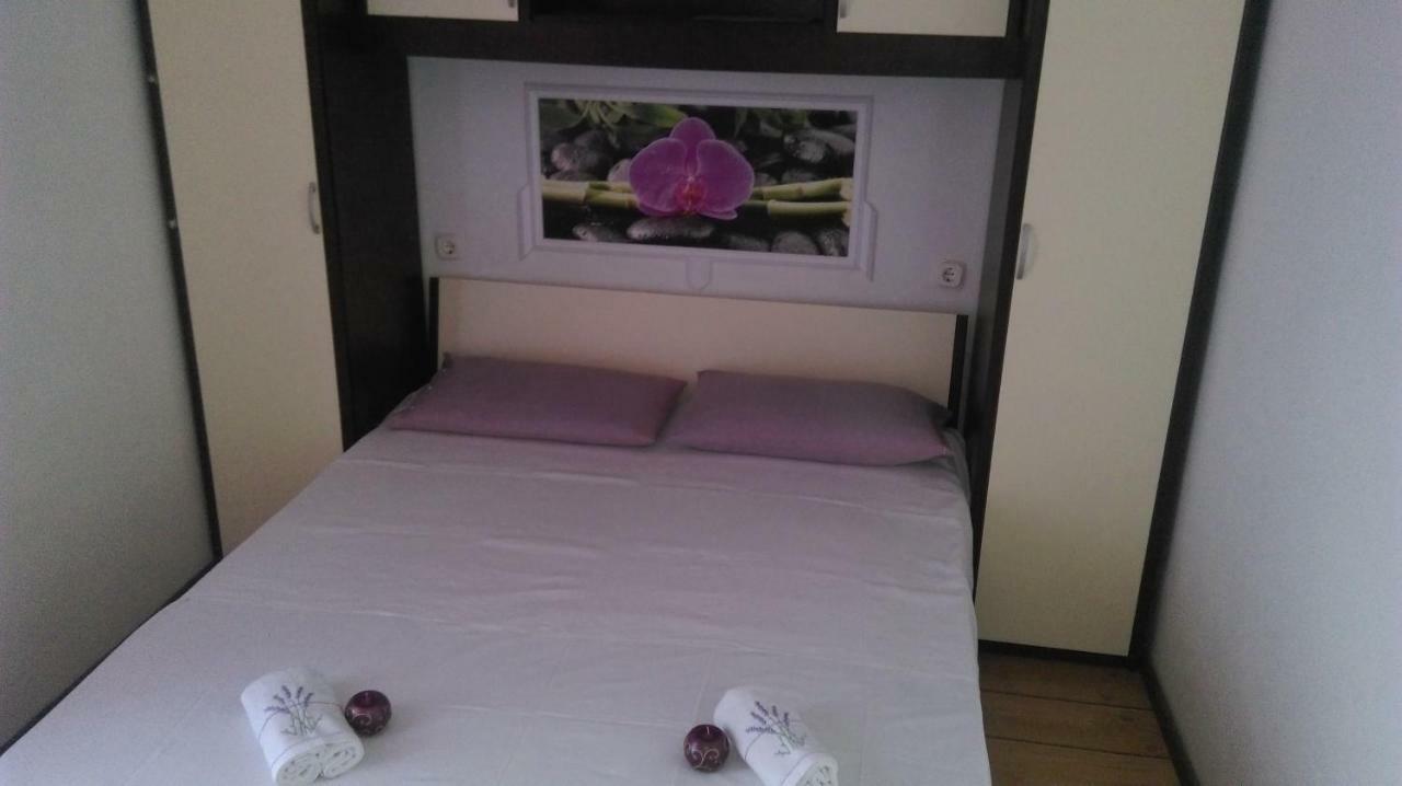 Apartman Restovic Bol Esterno foto