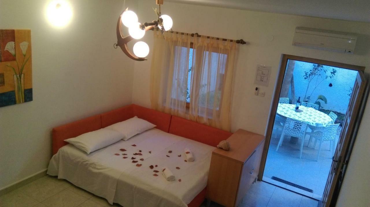 Apartman Restovic Bol Esterno foto