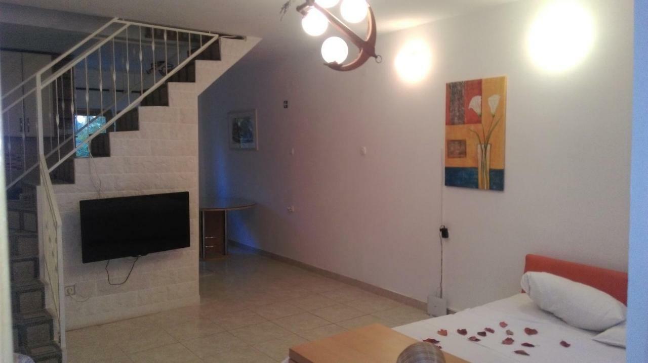 Apartman Restovic Bol Esterno foto