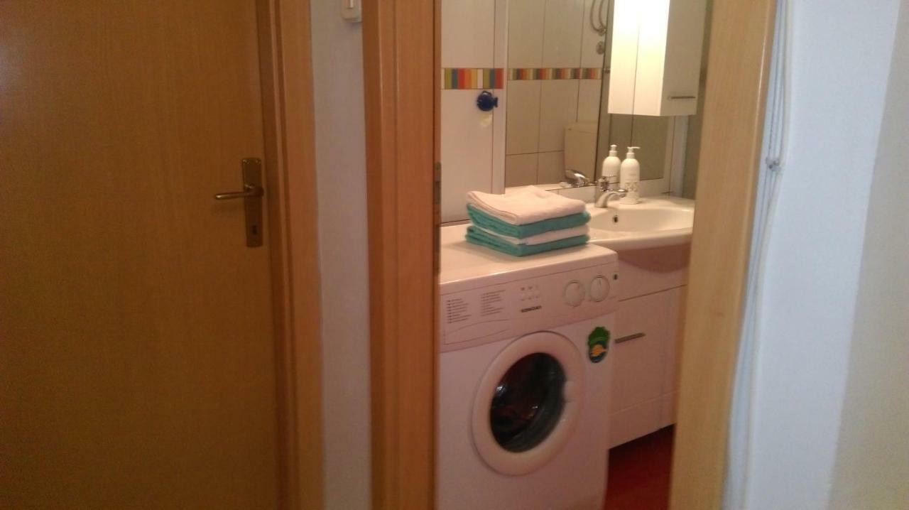 Apartman Restovic Bol Esterno foto