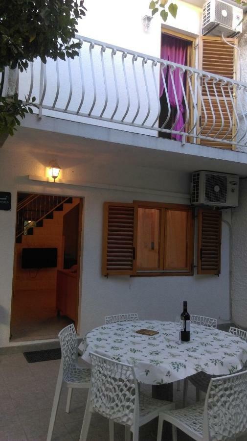 Apartman Restovic Bol Esterno foto