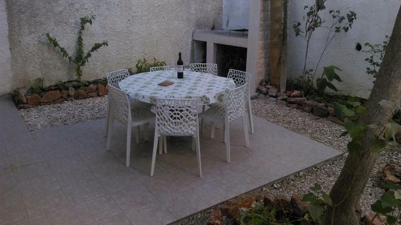Apartman Restovic Bol Esterno foto