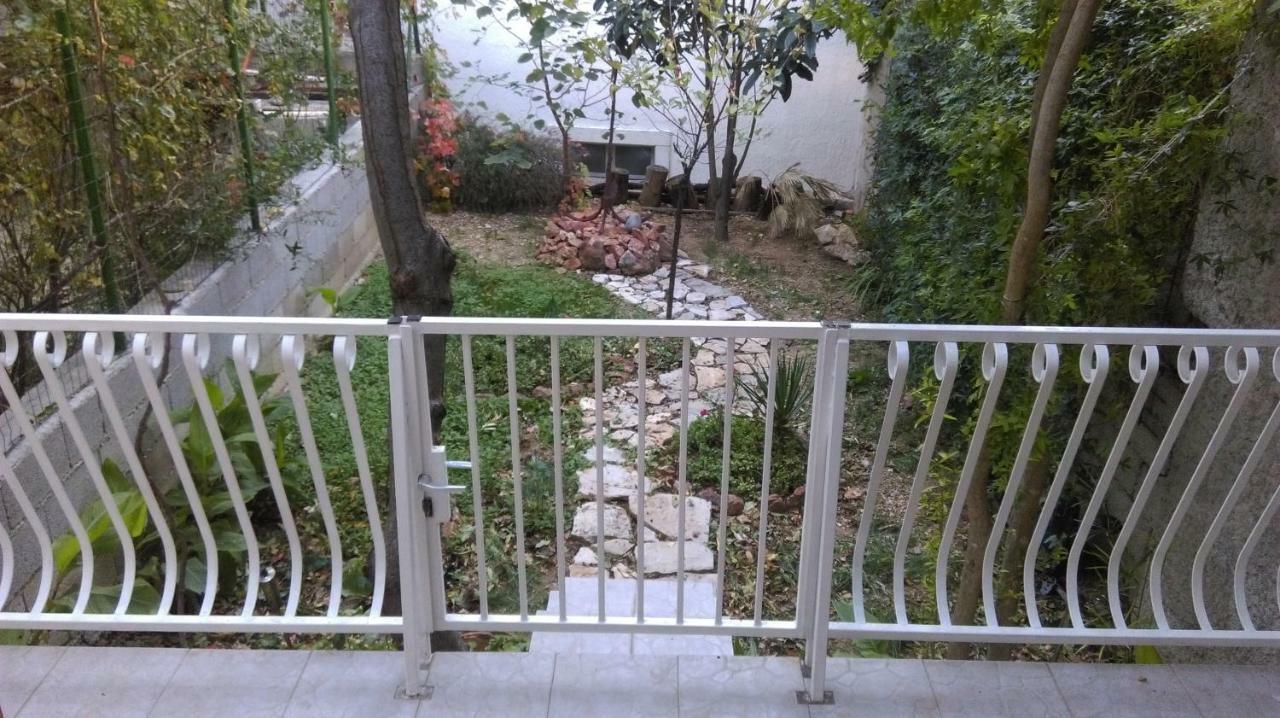 Apartman Restovic Bol Esterno foto
