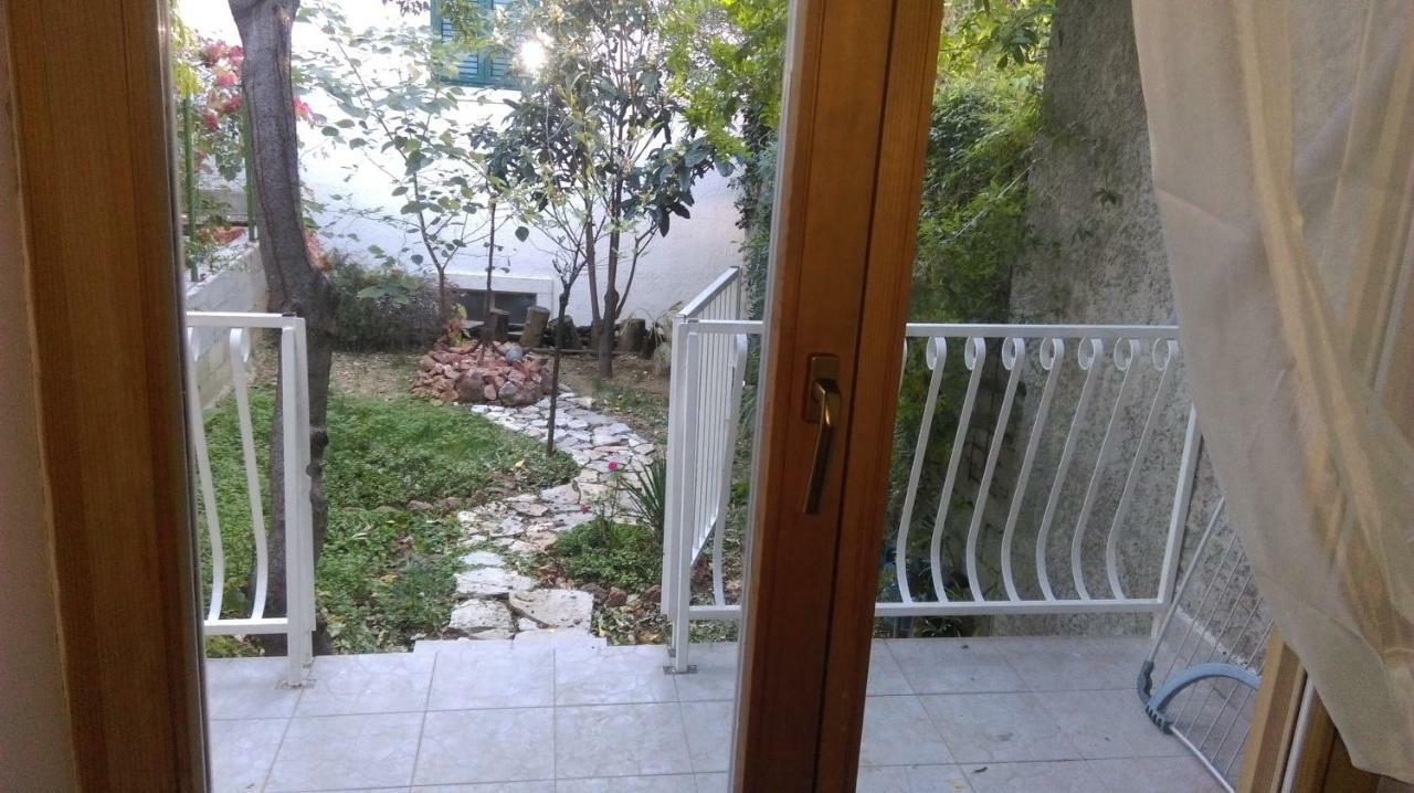 Apartman Restovic Bol Esterno foto