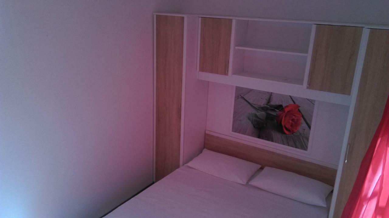 Apartman Restovic Bol Esterno foto