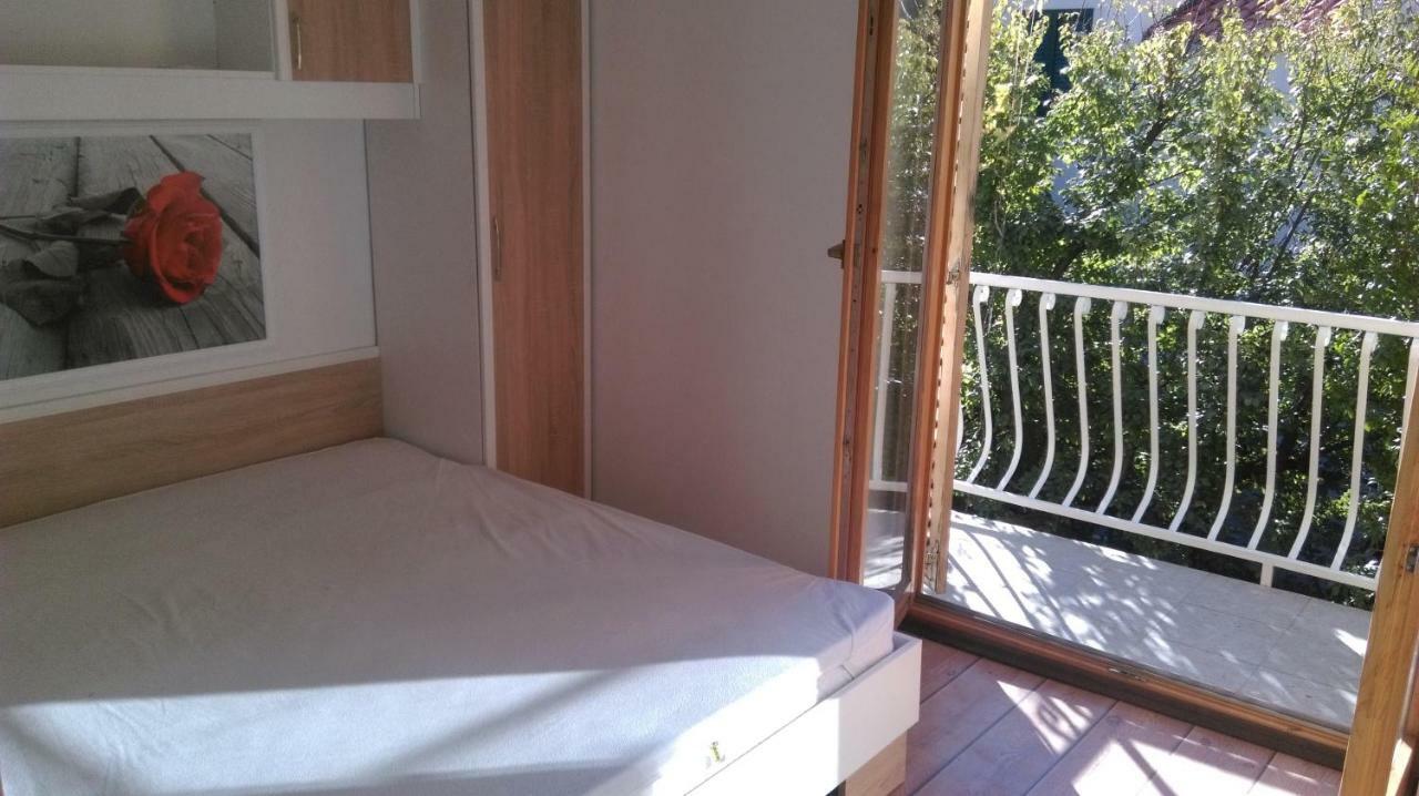 Apartman Restovic Bol Esterno foto