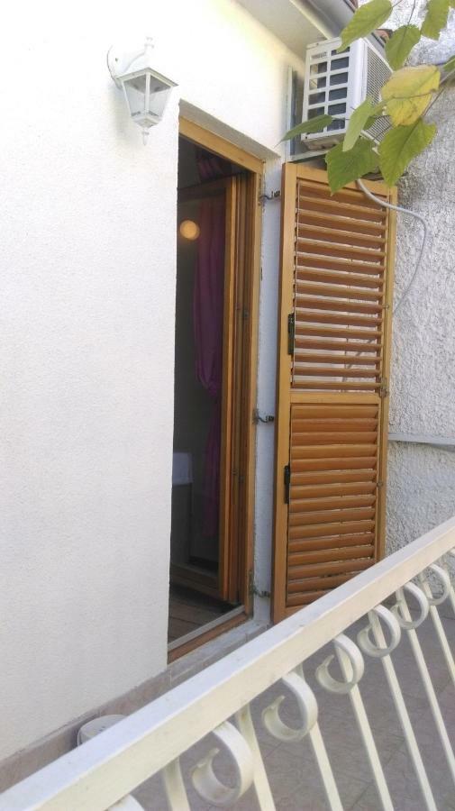 Apartman Restovic Bol Esterno foto