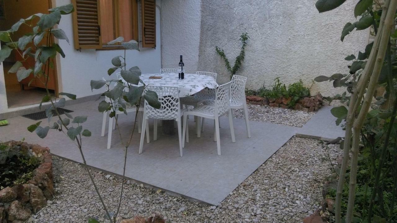 Apartman Restovic Bol Esterno foto