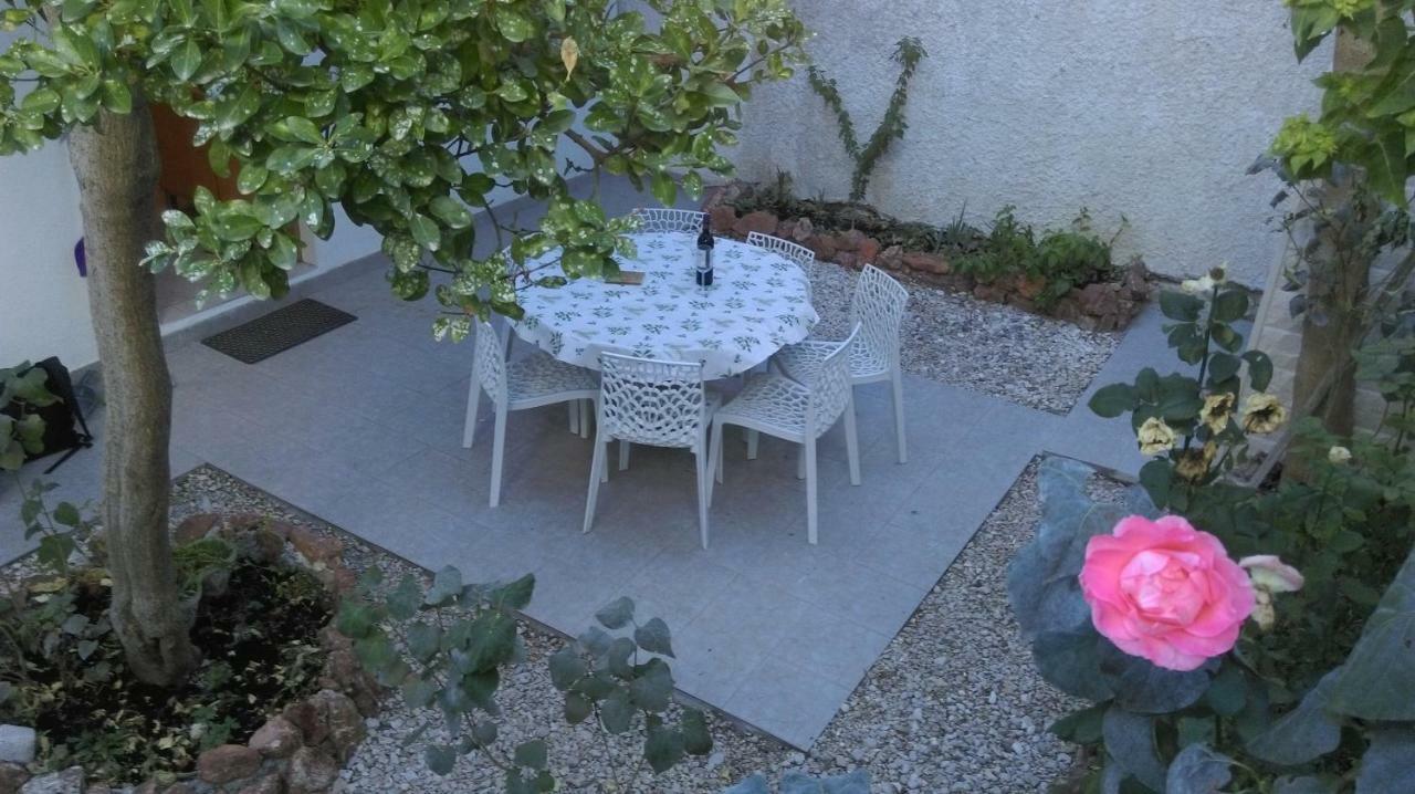 Apartman Restovic Bol Esterno foto